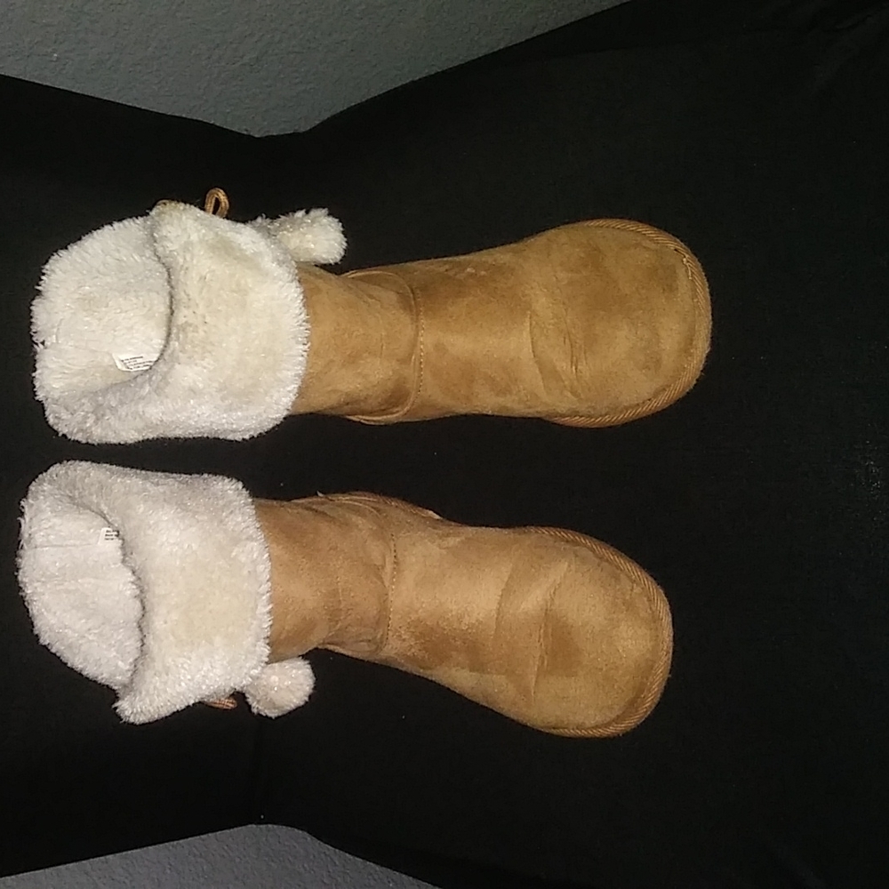 Thereabouts Little Girls boots Size 3 in Tan suede and Off white Faux fur